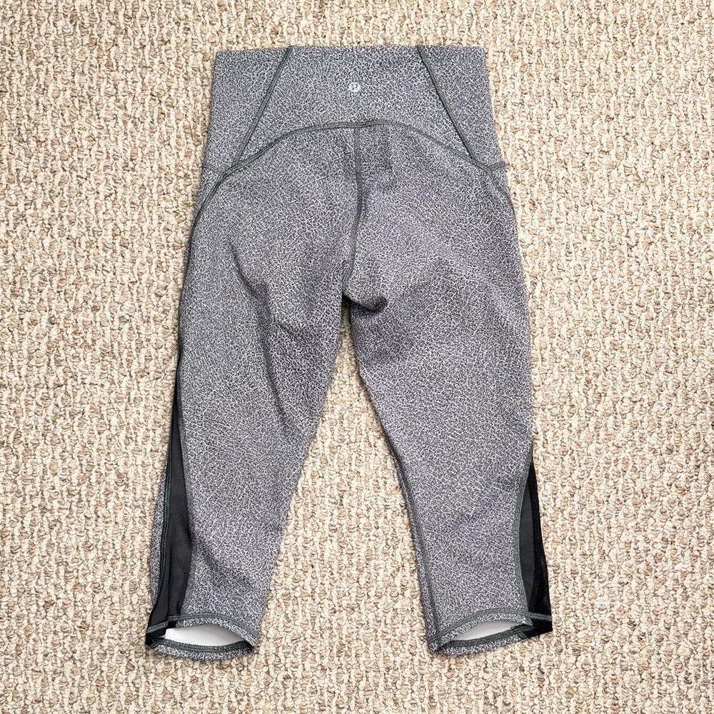 LIKE NEW Lululemon Women’s Train Times Crop Tights (17")